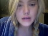  Blondine fingert sich vor ihrer Webcam - Teil 1 